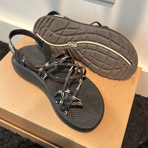 Black and White Chaco - Picture 2 of 6